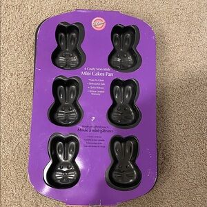 Wilton 6-cavity mini bunny cake pan. New